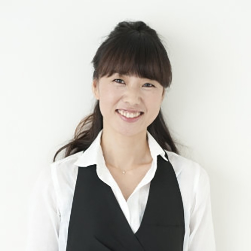 新井　真知子