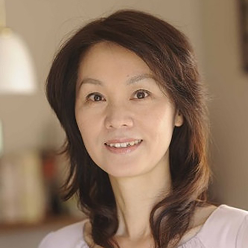 片山　由美