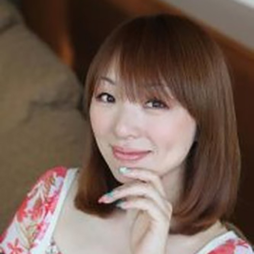 張　明姫