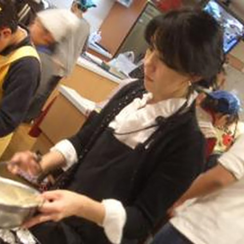井上　千加