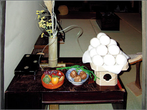 長屋の月見の供物　再現（深川江戸資料館）