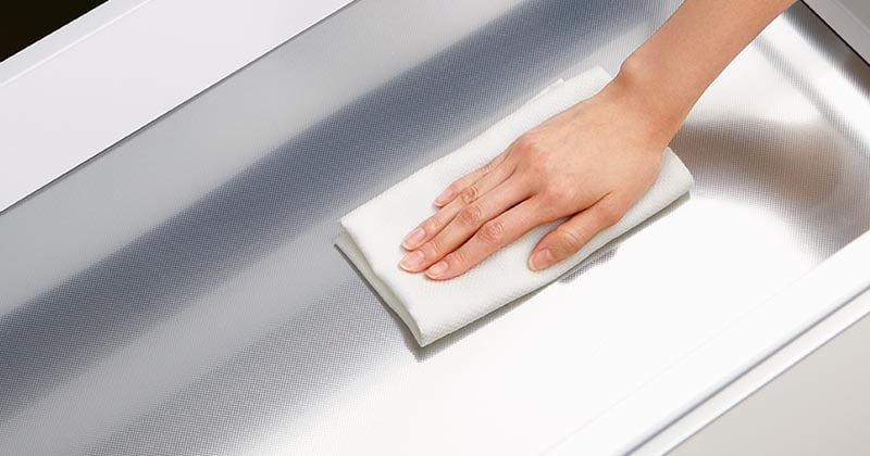 ステンレスの底板を採用した引出し