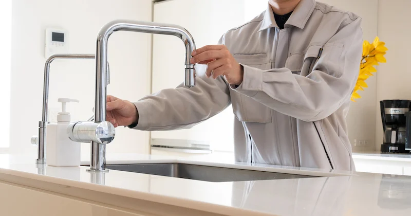 キッチン蛇口(水栓)は交換か修理どっちがいい?蛇口の種類から業者の選び方まで徹底解説