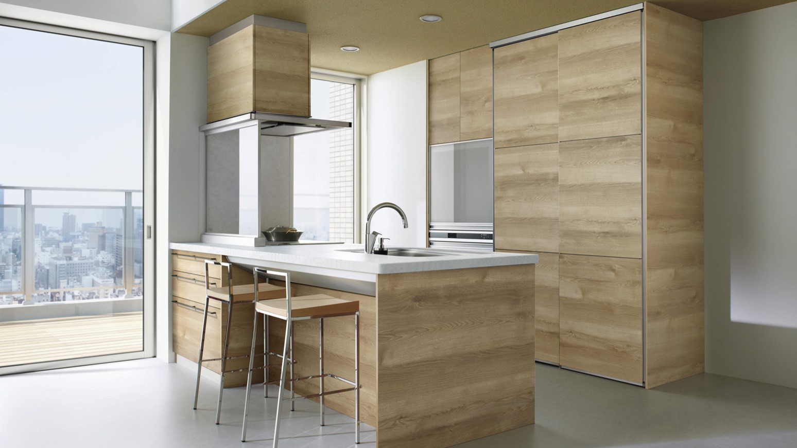 都会的空間に温もりをもたらすナチュラルなペニンシュラ型キッチン