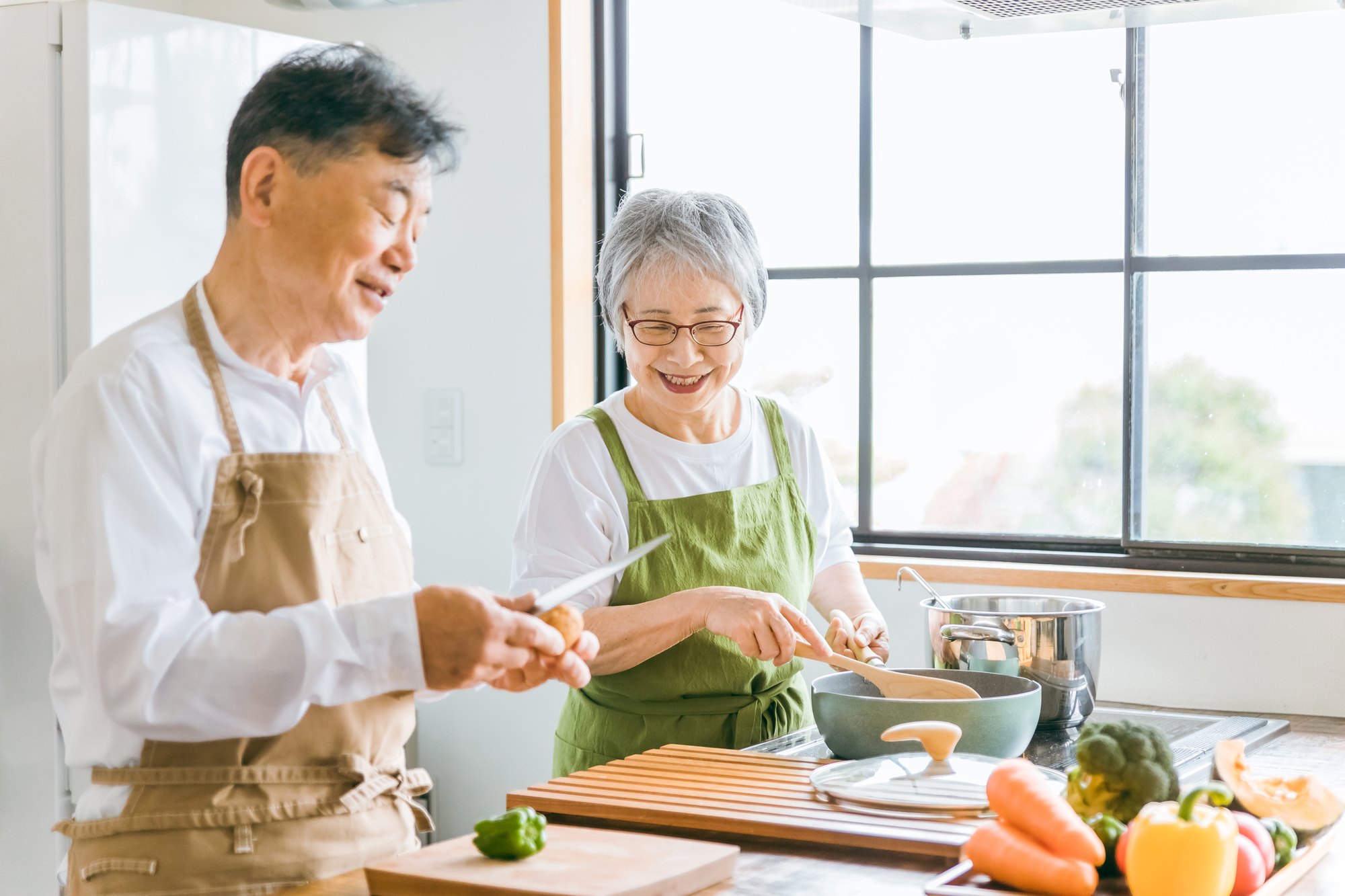 60歳から始めるキッチンリフォームに。セカンドライフをサポートするクリナップのおすすめ商品ガイド