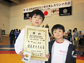 初優勝した鈴木優輔選手兄(左)と初出場した鈴木崇敏選手弟(右)