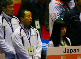 TV局から優勝インタビューを受ける長島選手